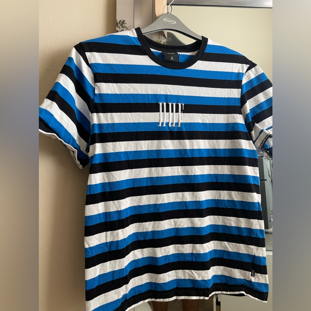 HUF tee